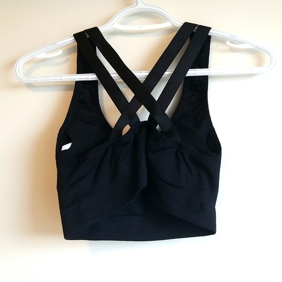 Puma sports bra. - Picture 3 of 3